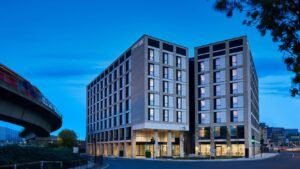 Courtyard by Marriott London City Airport
